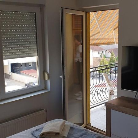 Apartman Anja Novi Sad Esterno foto